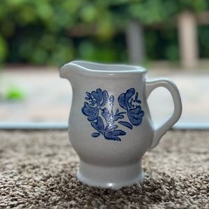 Vintage 1976 Pfaltzgraff Yorktowne Blue floral Coffee creamer